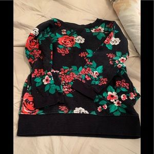 Black sweatshirt with pretty flowers